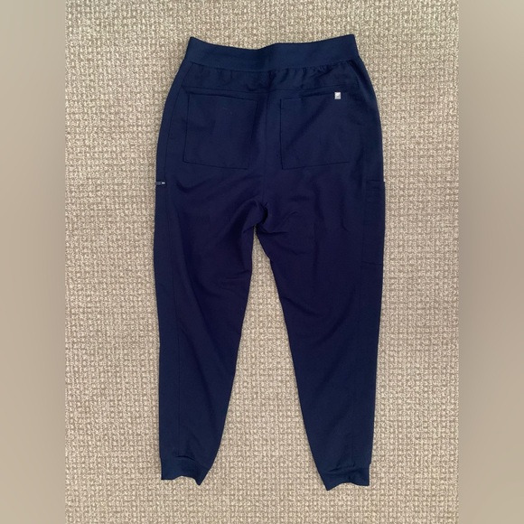 Fabletics Jogger Set - Picture 4 of 6